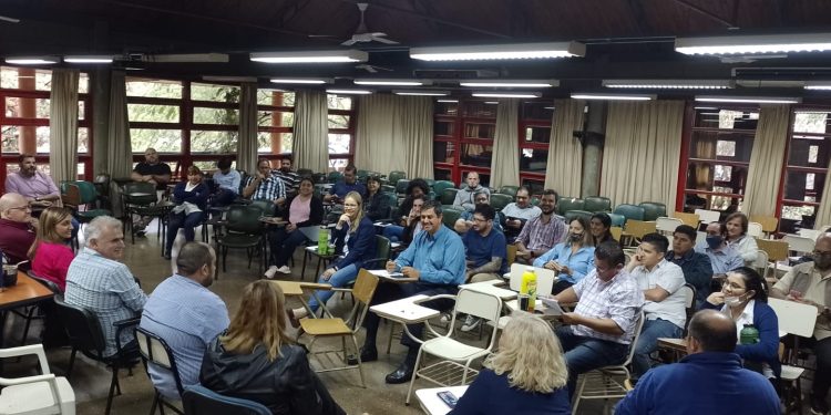 Referentes de la lista Bordó visitaron a no docentes de Eldorado