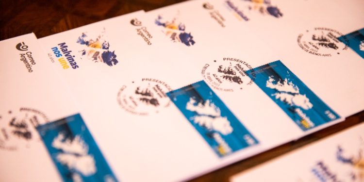 Se presentó el sello postal «Malvinas nos une»