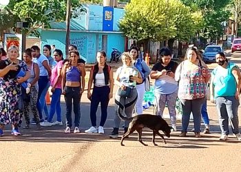 En Santa Ana, vecinos marcharon hacia la Municipalidad en reclamo por agua potable