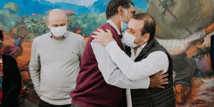 “Seguimos ayudando y acompañando” dijo Herrera Ahuad en la entrega a subsidios a instituciones deportivas, culturales y religiosas