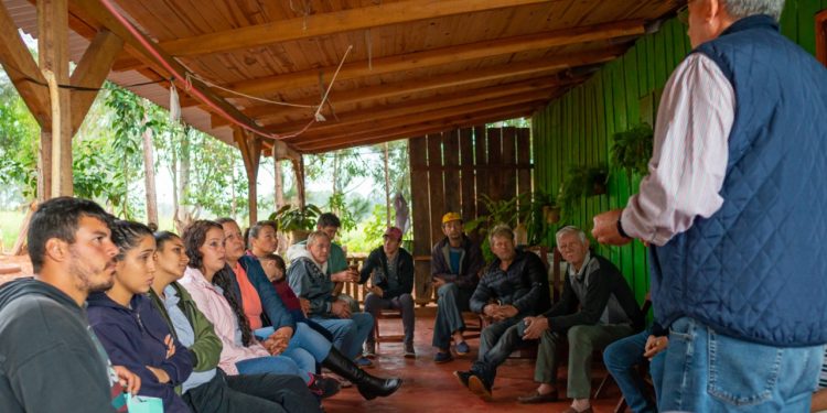 Capacitaron y entregaron fertilizantes a productores hortícolas en Andresito