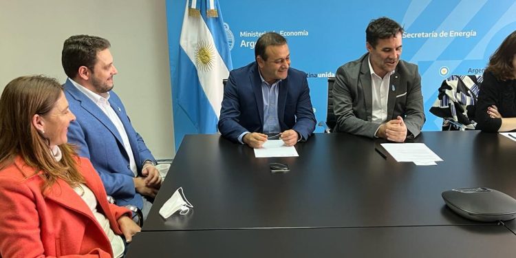 Herrera Ahuad firmó en Buenos Aires un convenio para la remodelación de la Estación Transformadora de Iguazú