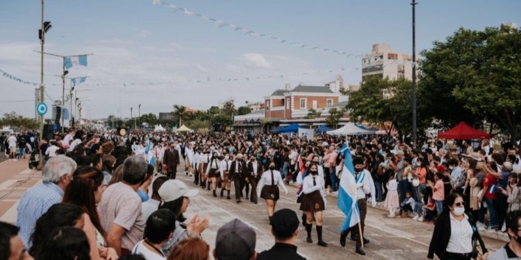 Misiones volvió a celebrar el 25 de Mayo con un multitudinario acto en la Costanera de Posadas