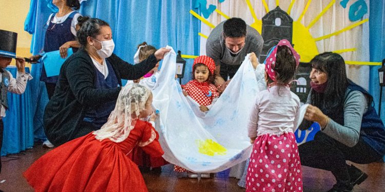 Posadas: el EPI Nº 2 “Eugenia Carossini” conmemoró un nuevo aniversario del Primer Gobierno Patrio