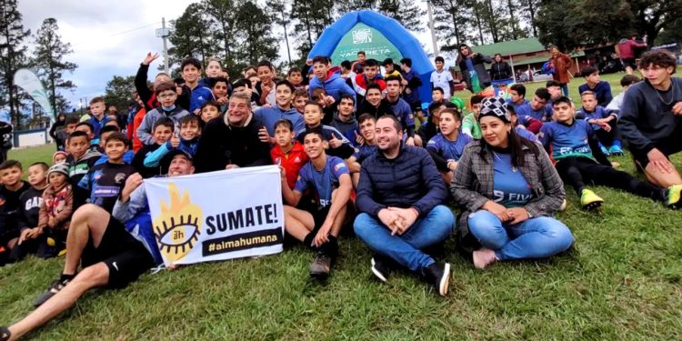 Yacyretá llevó el programa Clínicas de Fútbol a San Javier y Apóstoles
