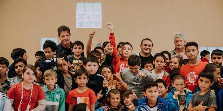 Herrera Ahuad compartió una jornada con los niños del “Vivamos Fútbol”