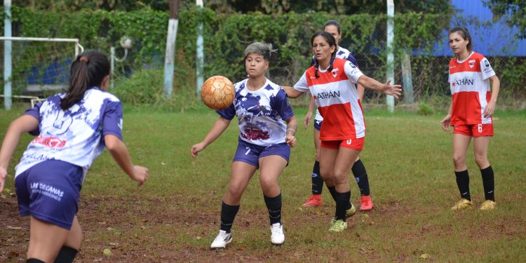 Liga Regional Obereña de Fútbol:  Atlético Oberá y Ex Alumnos comparten la punta del Apertura femenino