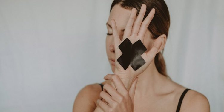 El usuario pone en cuarentena el contenido y las recomendaciones en las redes sociales