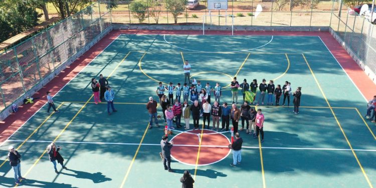 Con el aporte de Yacyretá se reacondicionó un espacio deportivo en  Gobernador Roca