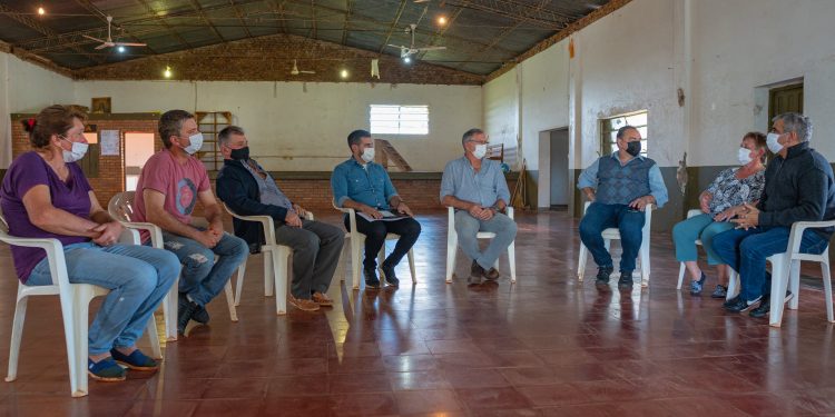 Entregaron insumos para fortalecer los sistemas de riego a productores hortícolas de Garupá