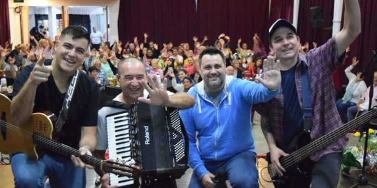 “Mateando con los abuelos” estuvo en Montecarlo