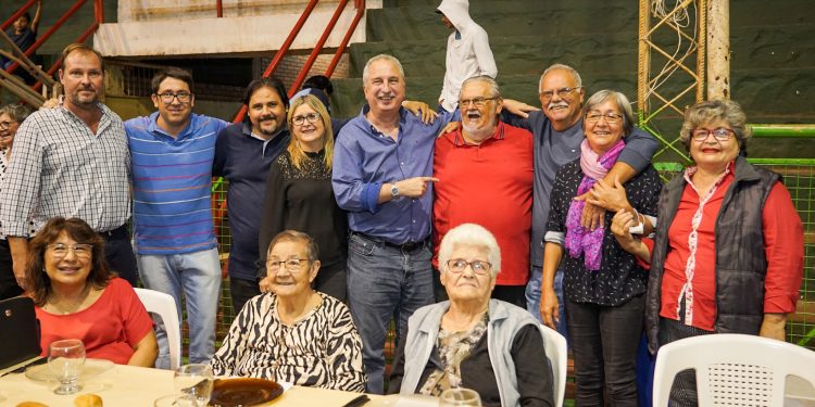 «De los momentos difíciles se sale hombro con hombro y todos con todos», evaluó Passalacqua