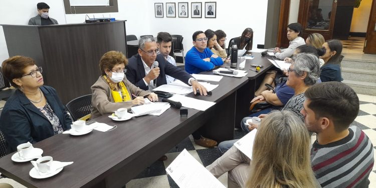 Continúa el debate legislativo que busca mejorar la regulación de los geriátricos