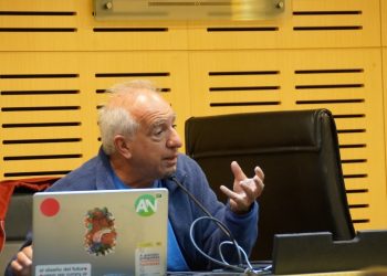 El filósofo Alejandro Piscitelli brindó una charla en la Legislatura de Misiones