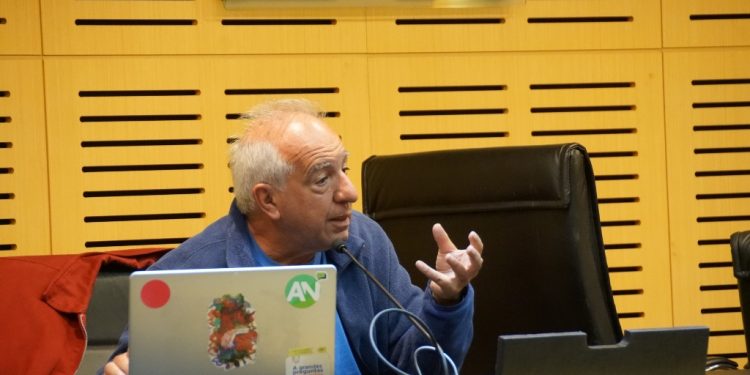 El filósofo Alejandro Piscitelli brindó una charla en la Legislatura de Misiones