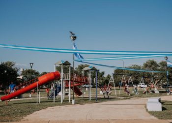 Herrera Ahuad inauguró la plaza central de Profundidad