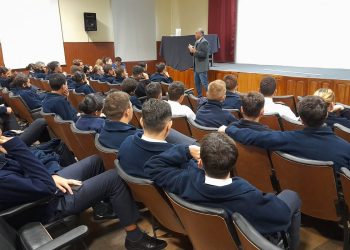 Alumnos del Liceo Storni debatieron con el defensor del Pueblo sobre derechos y garantías constitucionales