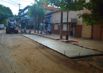 Posadas: construyen una dársena para colectivos en calle Sarmiento