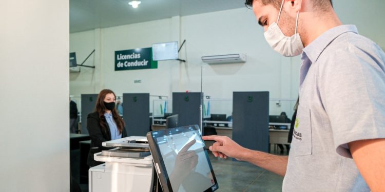 Reducen el horario de atención en el Centro de Emisión de Licencias por actualización en el sistema nacional