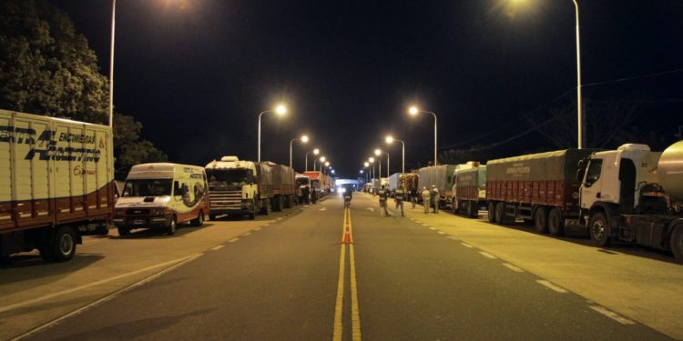Camioneros levanta la medida de fuerza tras acordar una mesa de diálogo