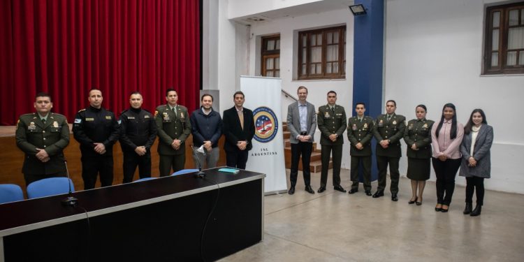 La Policía de Misiones intercambia conocimientos con expertos de la Policía Nacional de Colombia