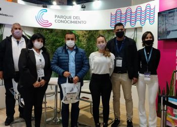 Visitantes especiales en el stand de Misiones en la Feria Internacional del Libro