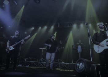 Pese a las intensas lluvias, unas de mil personas presentes en el show de Matías Valdez