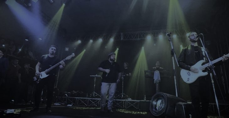 Pese a las intensas lluvias, unas de mil personas presentes en el show de Matías Valdez