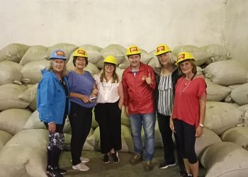 Turistas cordobesas recorrieron la Ruta de la Yerba Mate