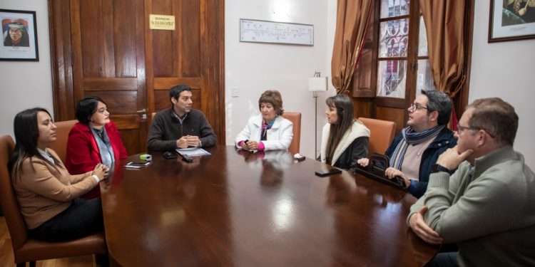 Acuerdan tarifa social para la titularización de propiedades privadas