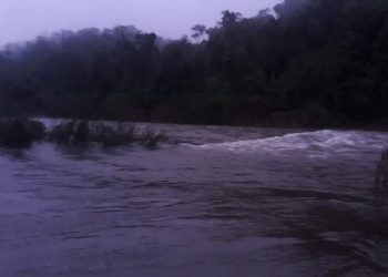 Por la crecida, interrumpieron el tránsito sobre el puente del Arroyo Yabotí en la ruta 2