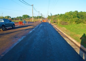 Realizan obras de asfalto en la avenida 210 de Posadas