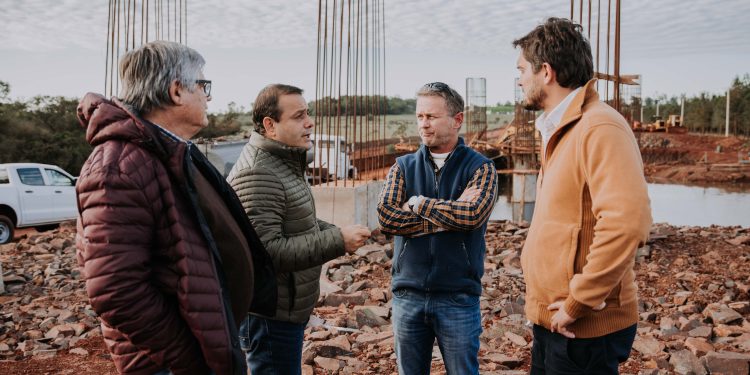 Herrera Ahuad supervisó el avance de obras hídricas que benefician a 800 familias de Azara