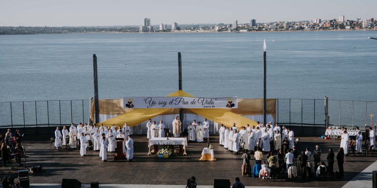 Herrera Ahuad participó en la celebración de Corpus Christi
