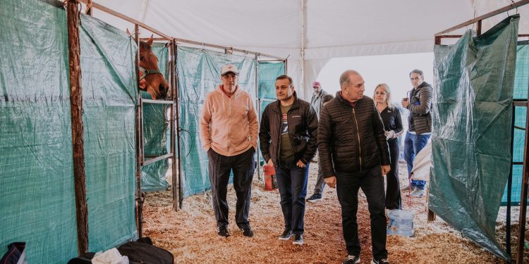 Herrera Ahuad acompañó el inicio del torneo hípico “Copa Ciudad de Posadas”
