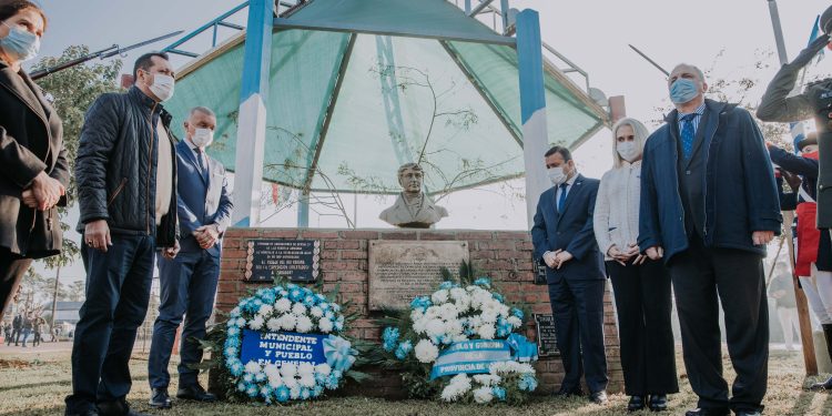 El Gobierno provincial rindió homenaje a Manuel Belgrano y celebró el Día de la Bandera en Candelaria
