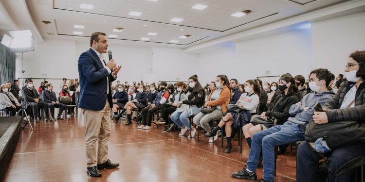 Herrera Ahuad acompañó el lanzamiento de la dición 2022 del programa educativo “Jueces en la Escuela”