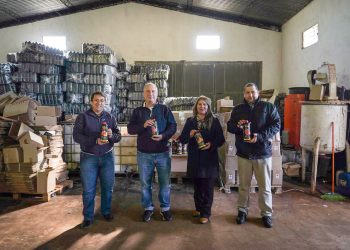 Passalacqua y Cesino visitaron fábrica de pulpa de frutas única en el país