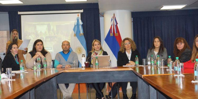 Por el día del psicólogo social brindaron una charla en la Legislatura misionera