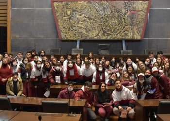 Posadas: estudiantes de quinto año del Instituto Madre de la Misericordia visitaron la Legislatura