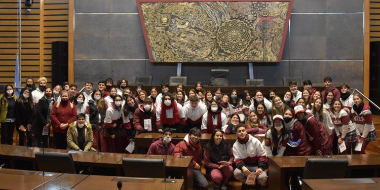Posadas: estudiantes de quinto año del Instituto Madre de la Misericordia visitaron la Legislatura