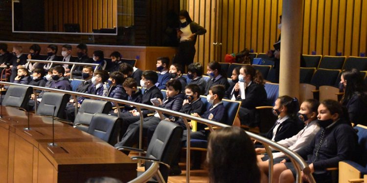 Posadas: la Legislatura recibió la visita de estudiantes del Instituto San Ignacio de Loyola