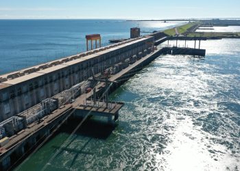 La Central Hidroeléctrica Yacyretá a su máxima potencia