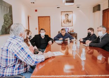 Herrera Ahuad entregó un subsidio a la Federación del Voleibol de Misiones