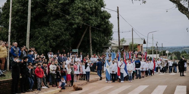 Dos Arroyos celebró su 87° aniversario con la presencia del gobernador Oscar Herrera Ahuad