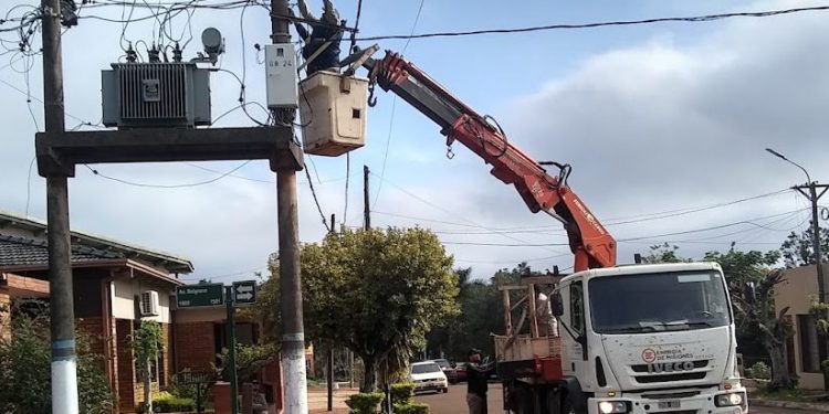 Energía de Misiones potencia el servicio con obras en Gobernador Roca