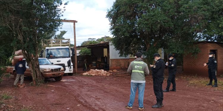 Clausura de un acopio de hoja verde en operativo conjunto entre el INYM y la Policía de Misiones