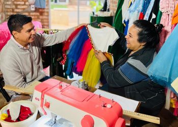 Emprendedores de diferentes localidades recibieron microcréditos y herramientas para sus unidades productivas