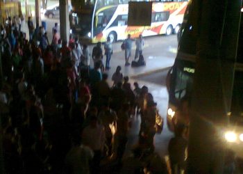 El fin de semana largo se hace sentir con un intenso movimiento en la Terminal de Posadas
