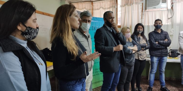 Posadas: en el mes del adulto mayor se realizaron actividades con alumnos de la Escuela N° 3